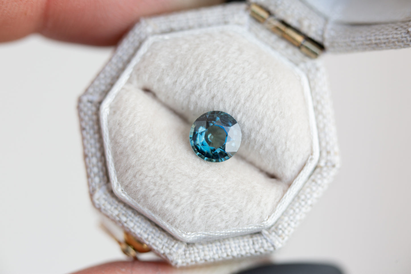 Load image into Gallery viewer, .96ct round teal sapphire
