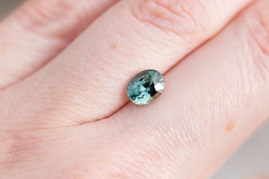 Load image into Gallery viewer, 1.58ct oval green/teal sapphire
