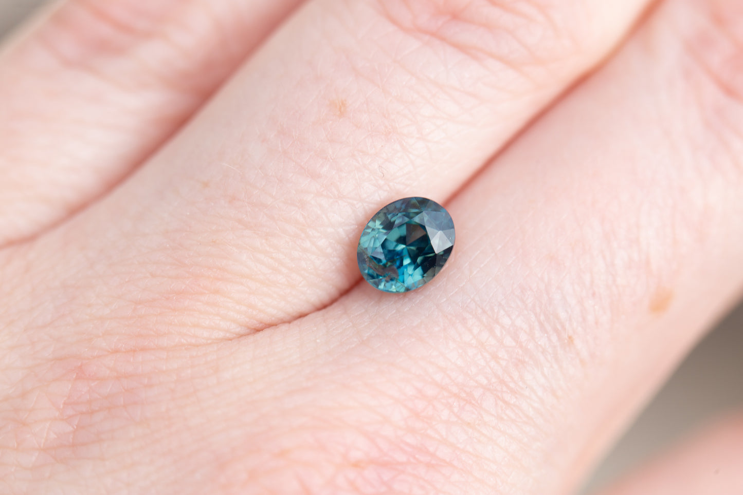 Load image into Gallery viewer, 1.61ct oval blue green sapphire
