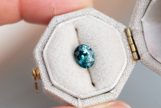 Load image into Gallery viewer, 1.66ct oval teal sapphire
