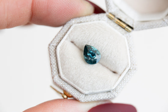 Load image into Gallery viewer, 1.22ct pear blue teal sapphire
