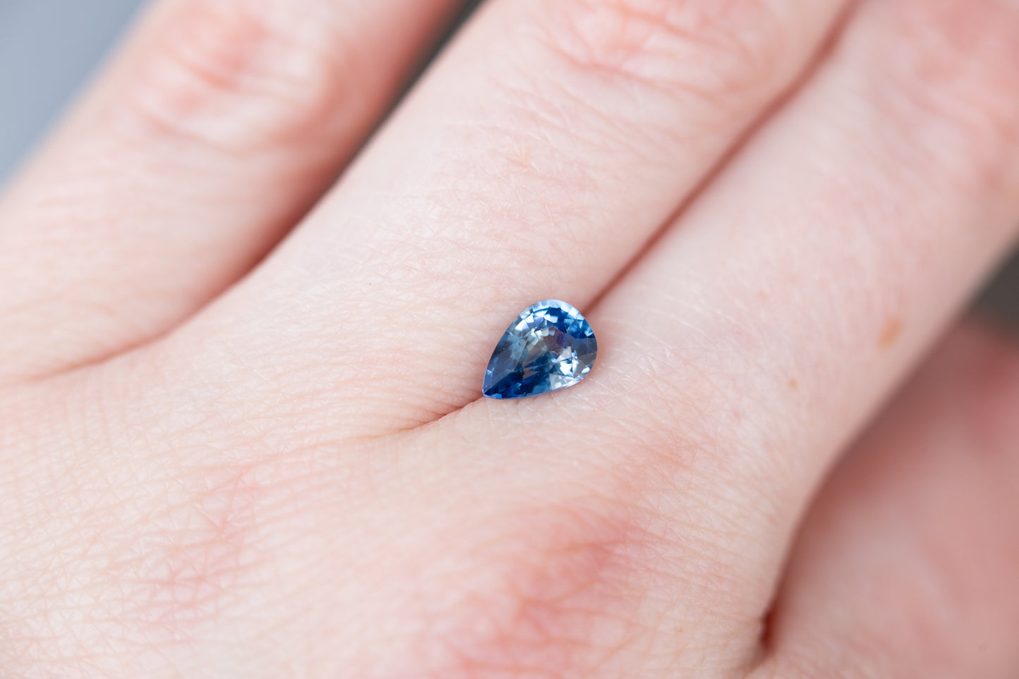 Load image into Gallery viewer, 1.05ct pear blue sapphire
