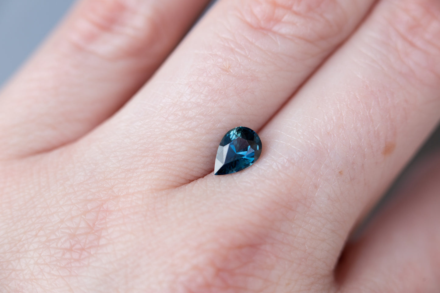 Load image into Gallery viewer, 1.12ct deep blue green sapphire

