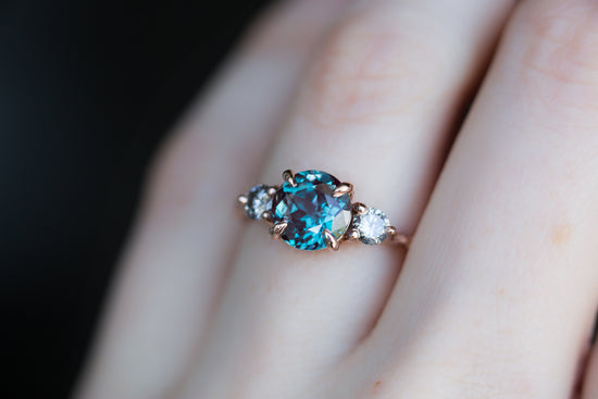 Load image into Gallery viewer, 2ct Lab alexandrite and grey diamond leaf ring
