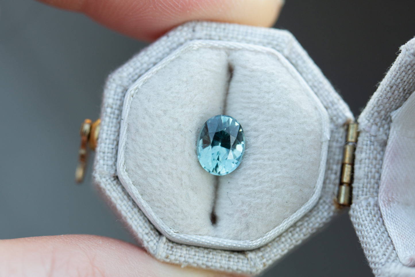 Load image into Gallery viewer, 1.28ct oval pastel teal sapphire
