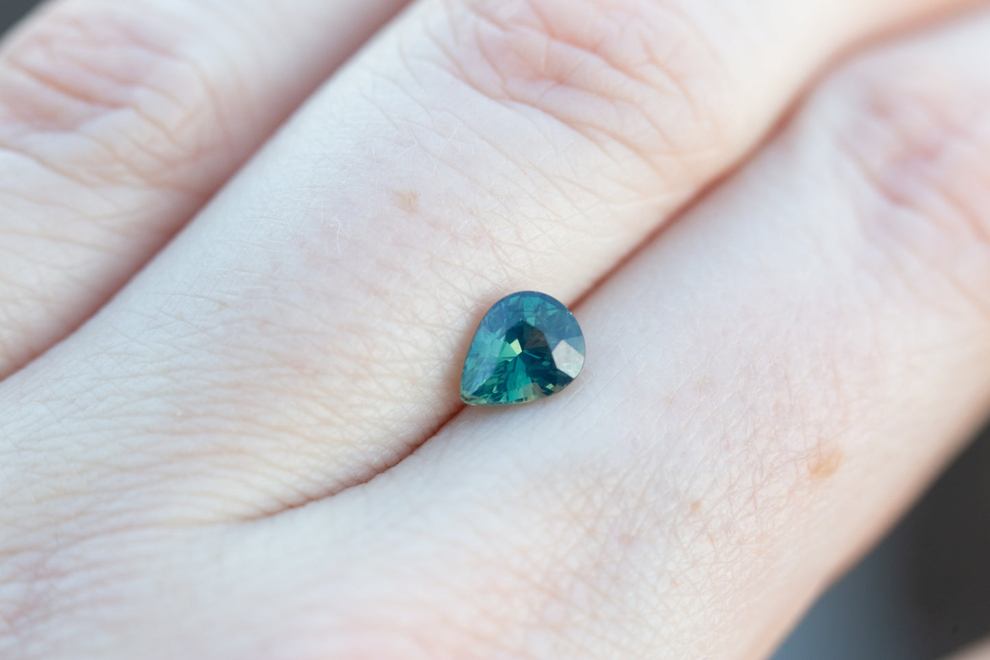Load image into Gallery viewer, 1.09ct pear opalescent teal blue sapphire
