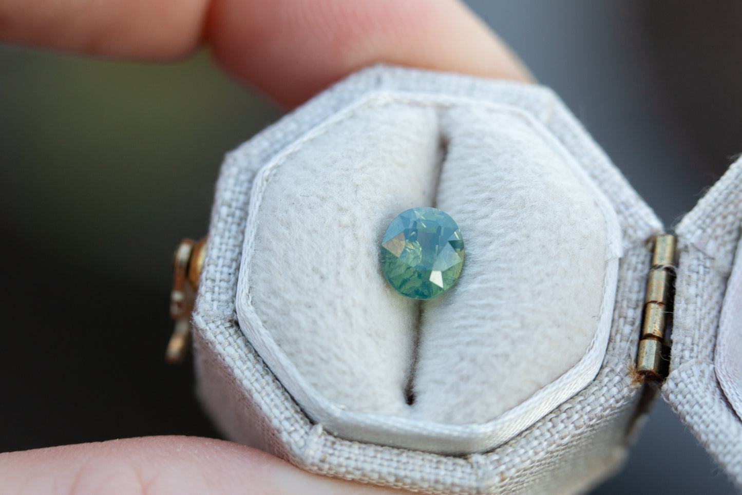 Load image into Gallery viewer, 1.14ct oval opalescent teal green sapphire
