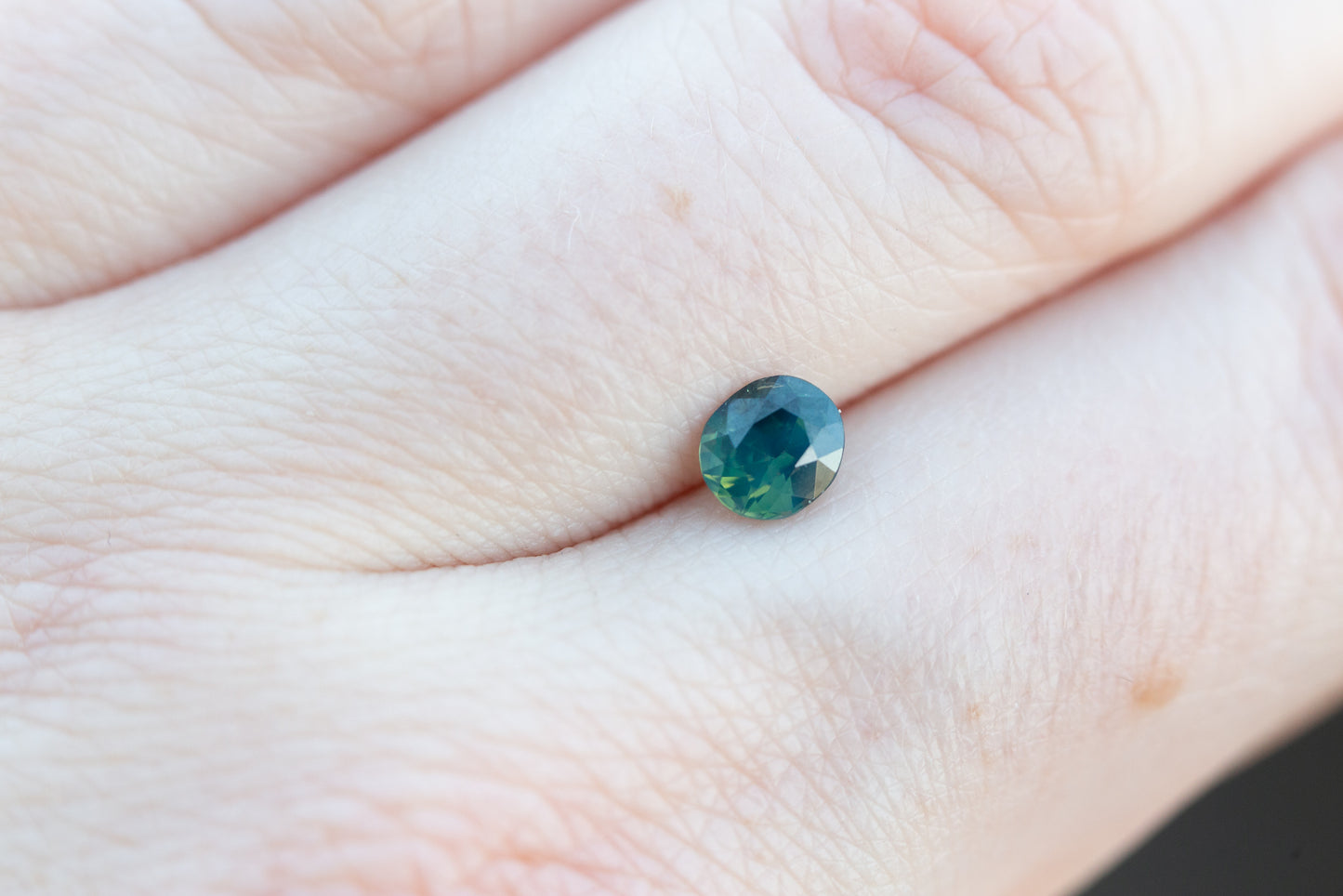 Load image into Gallery viewer, .77ct oval opalescent blue green sapphire

