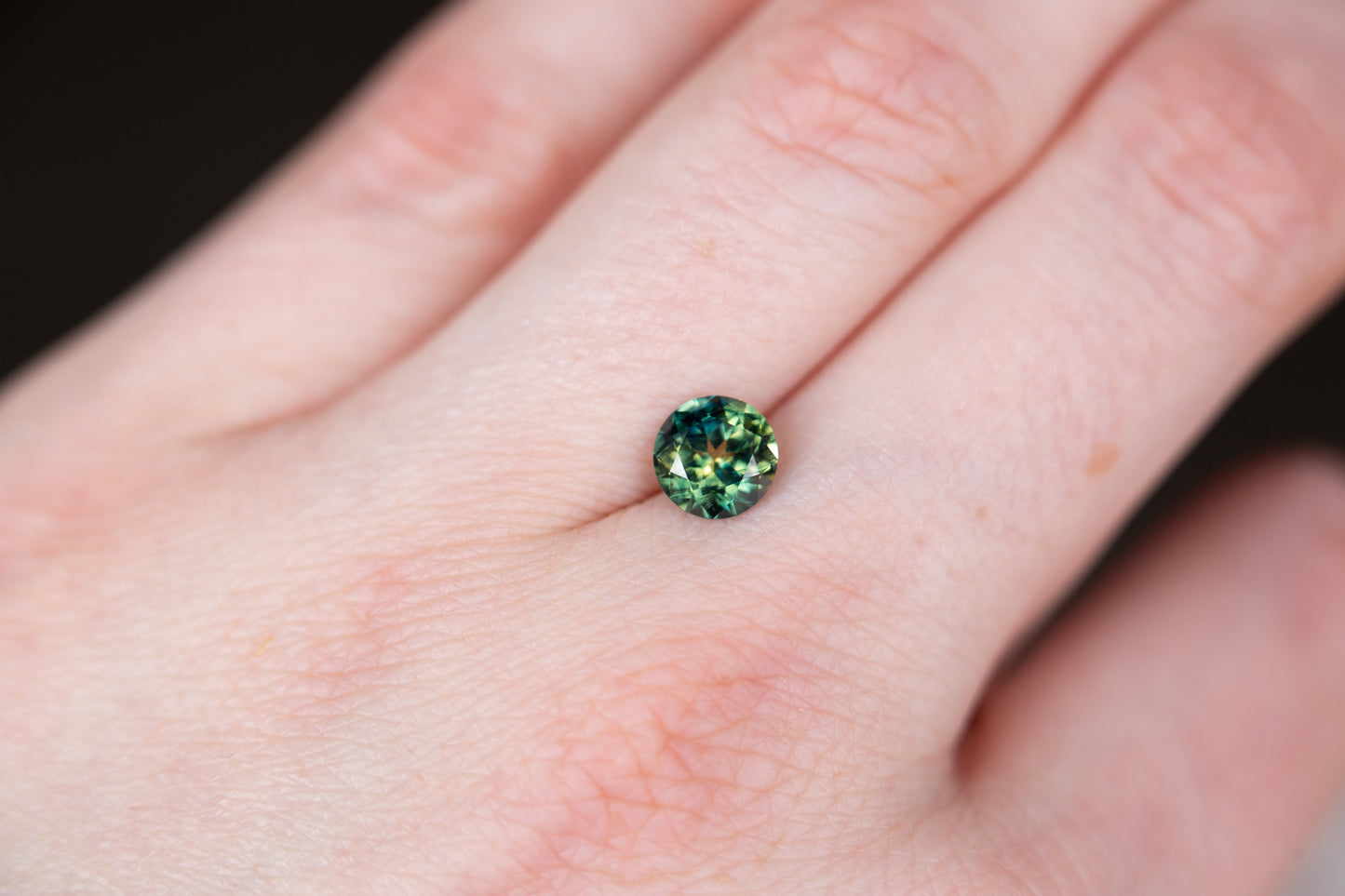 Load image into Gallery viewer, 1.39ct parti green yellow sapphire
