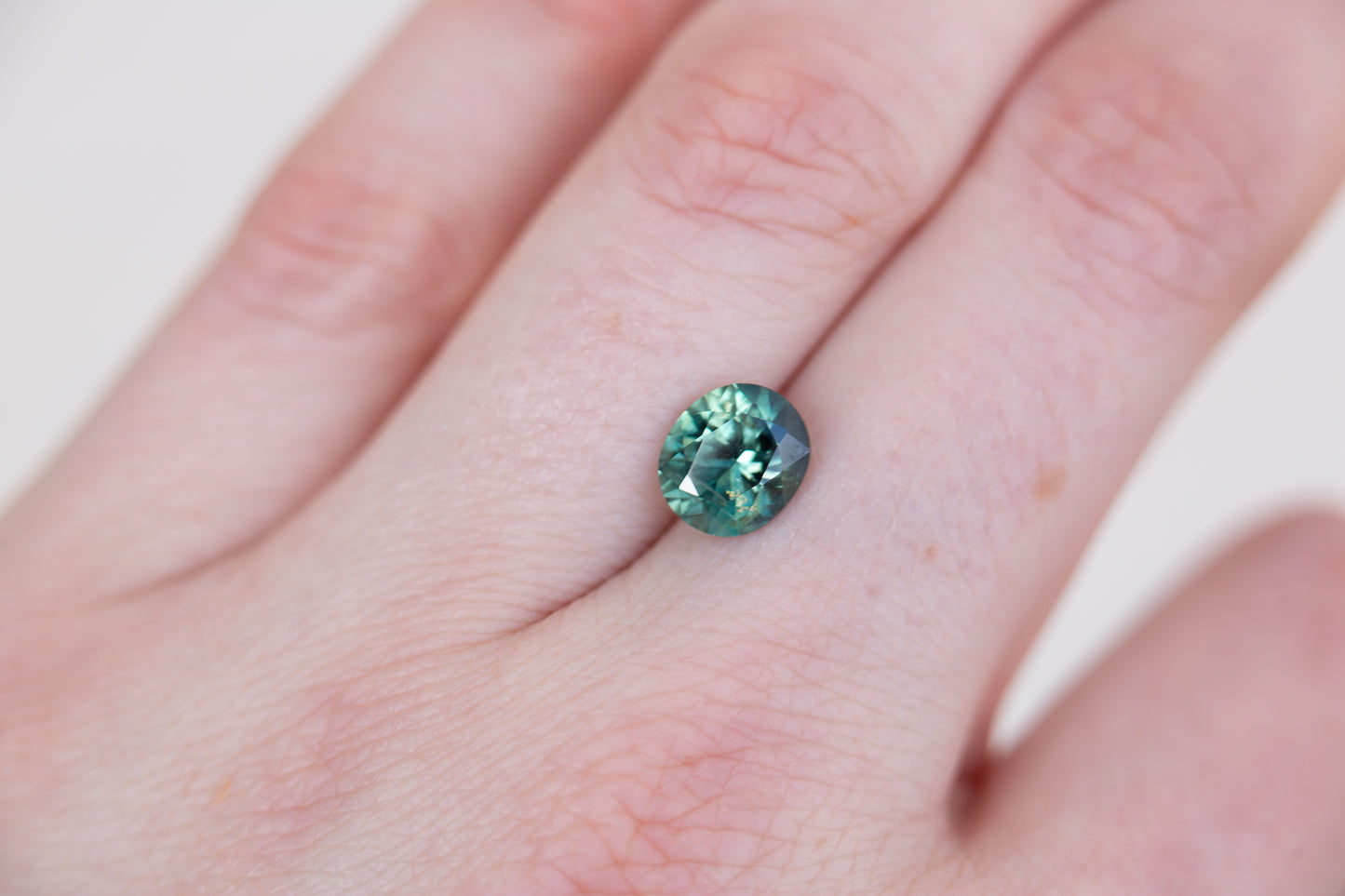 Load image into Gallery viewer, 2.5ct oval teal sapphire
