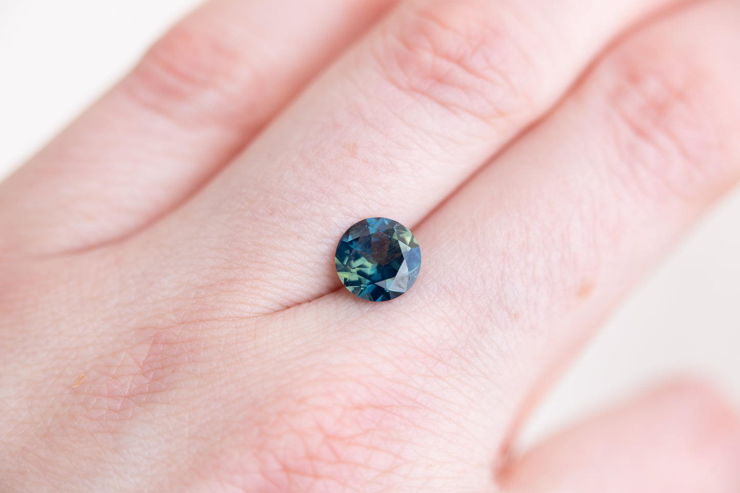 Load image into Gallery viewer, 1.85ct round blue green sapphire
