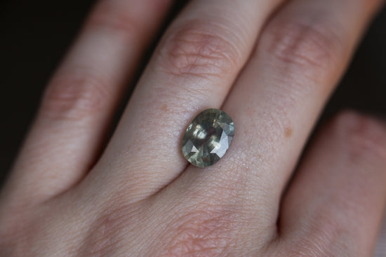 Load image into Gallery viewer, 6.14ct green grey umba sapphire
