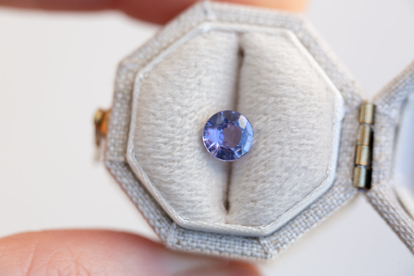 Load image into Gallery viewer, .93ct round purple sapphire
