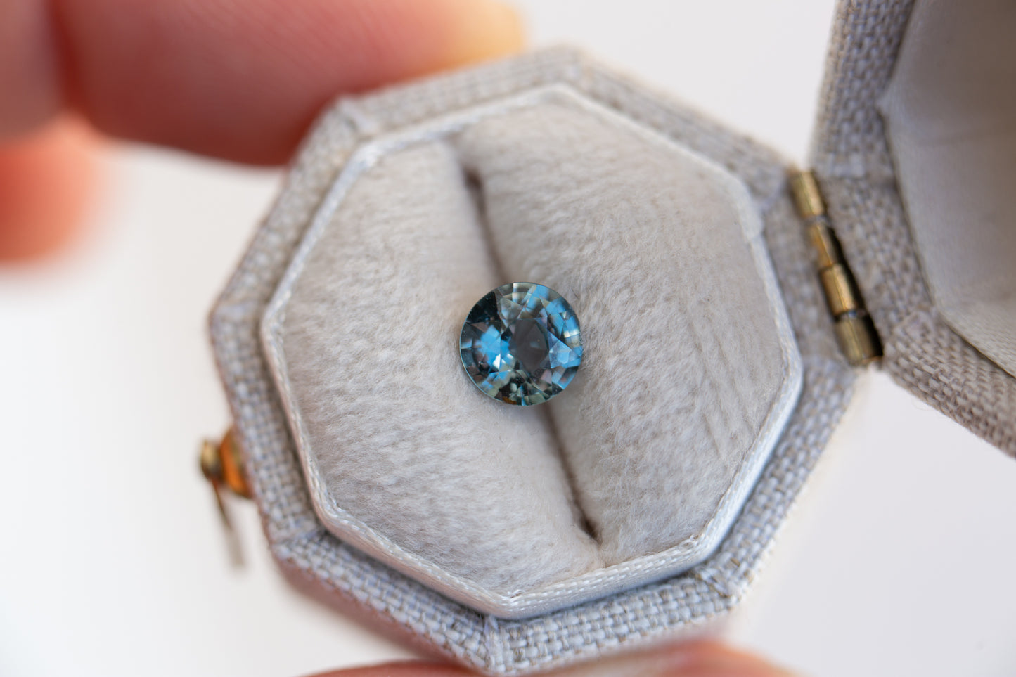 Load image into Gallery viewer, .95ct round blue teal sapphire
