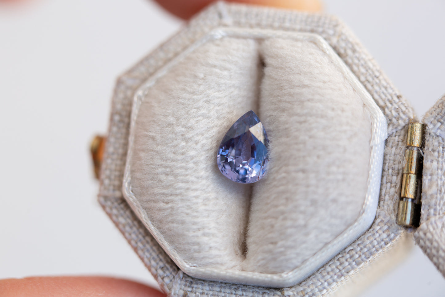 Load image into Gallery viewer, 1.01ct pear purple blue sapphire
