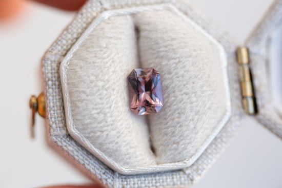 Load image into Gallery viewer, 1.05ct mauve pink emerald cut sapphire
