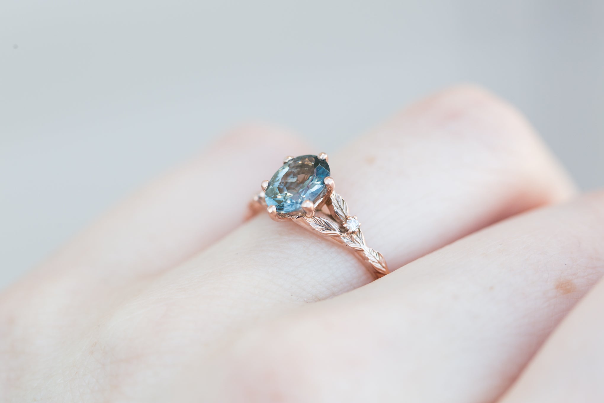 Oval grey spinel leaf ring – Oore jewelry
