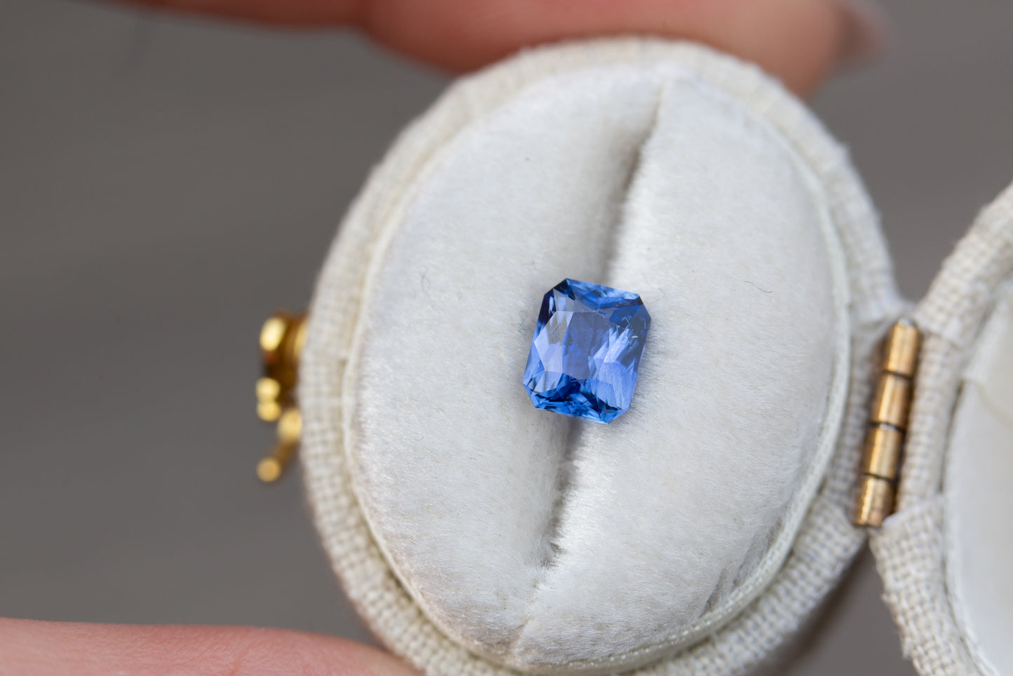 Load image into Gallery viewer, 1.08ct radiant cut blue sapphire
