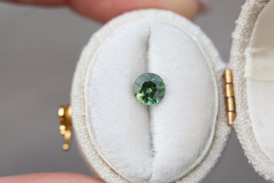 Load image into Gallery viewer, .8ct round green sapphire
