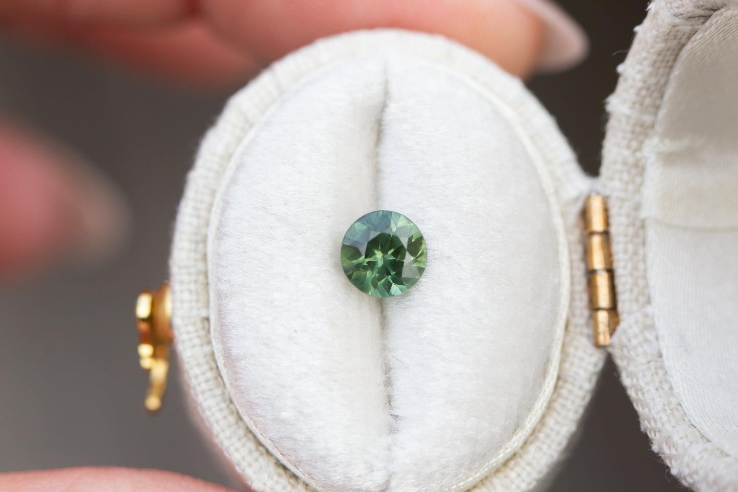 Load image into Gallery viewer, .8ct round green sapphire

