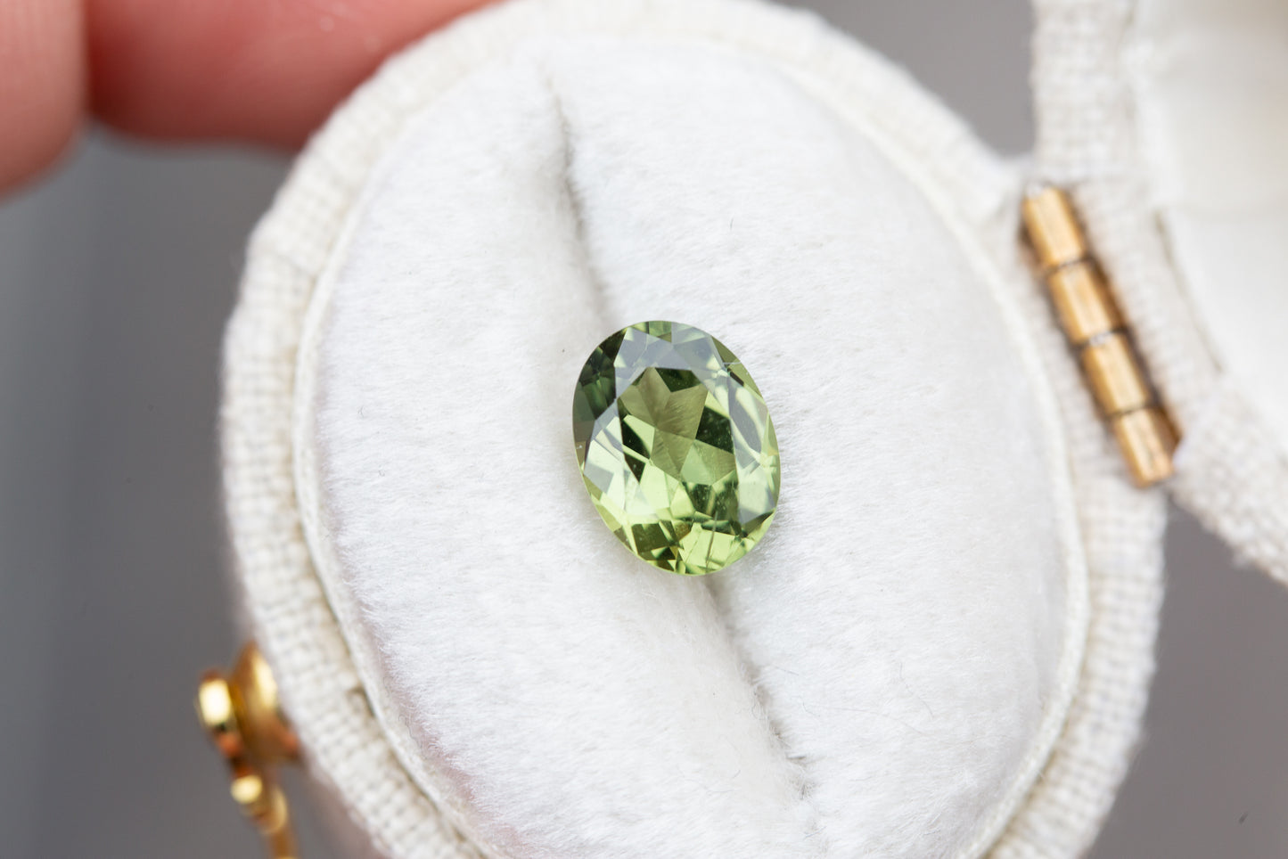 1.41ct oval green sapphire