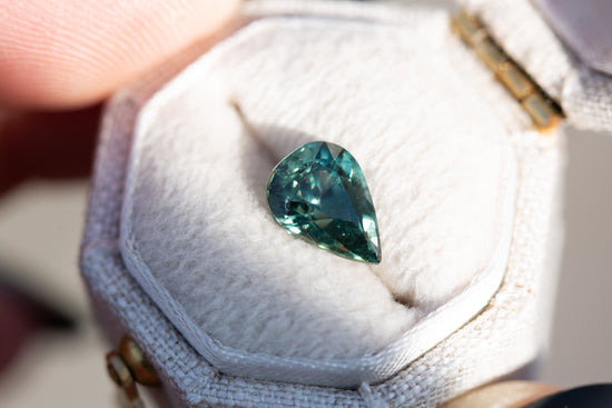 Load image into Gallery viewer, 2.21ct pear green sapphire
