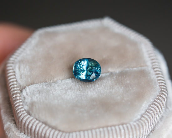 Load image into Gallery viewer, 2.01ct oval blue green sapphire
