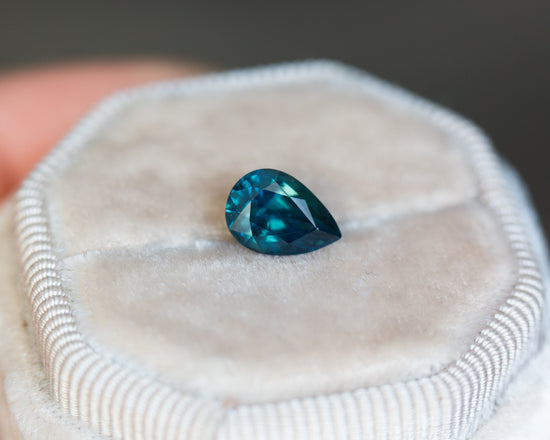 Load image into Gallery viewer, 2.28ct pear blue green sapphire
