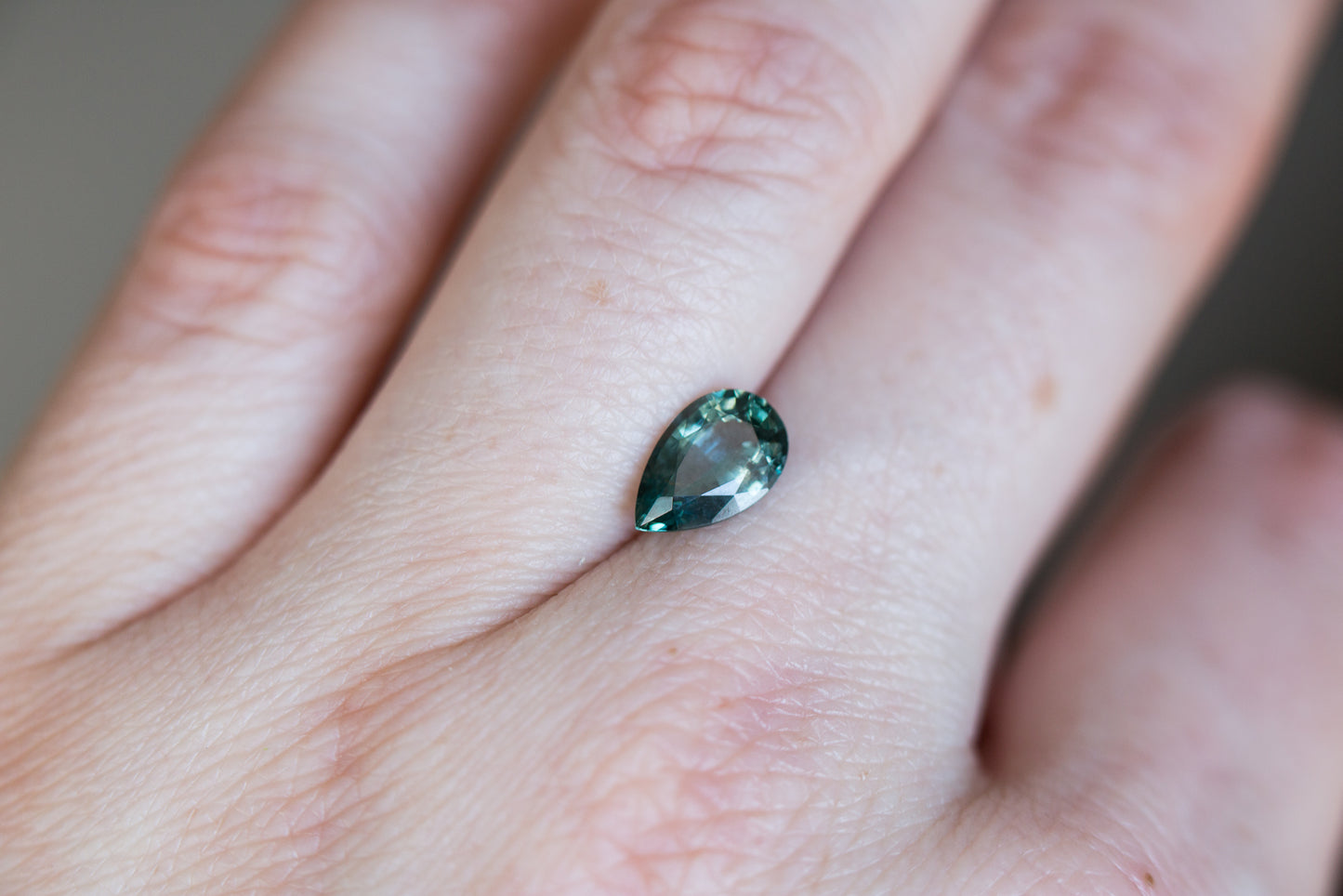 Load image into Gallery viewer, 1.62ct pear teal/blue green sapphire
