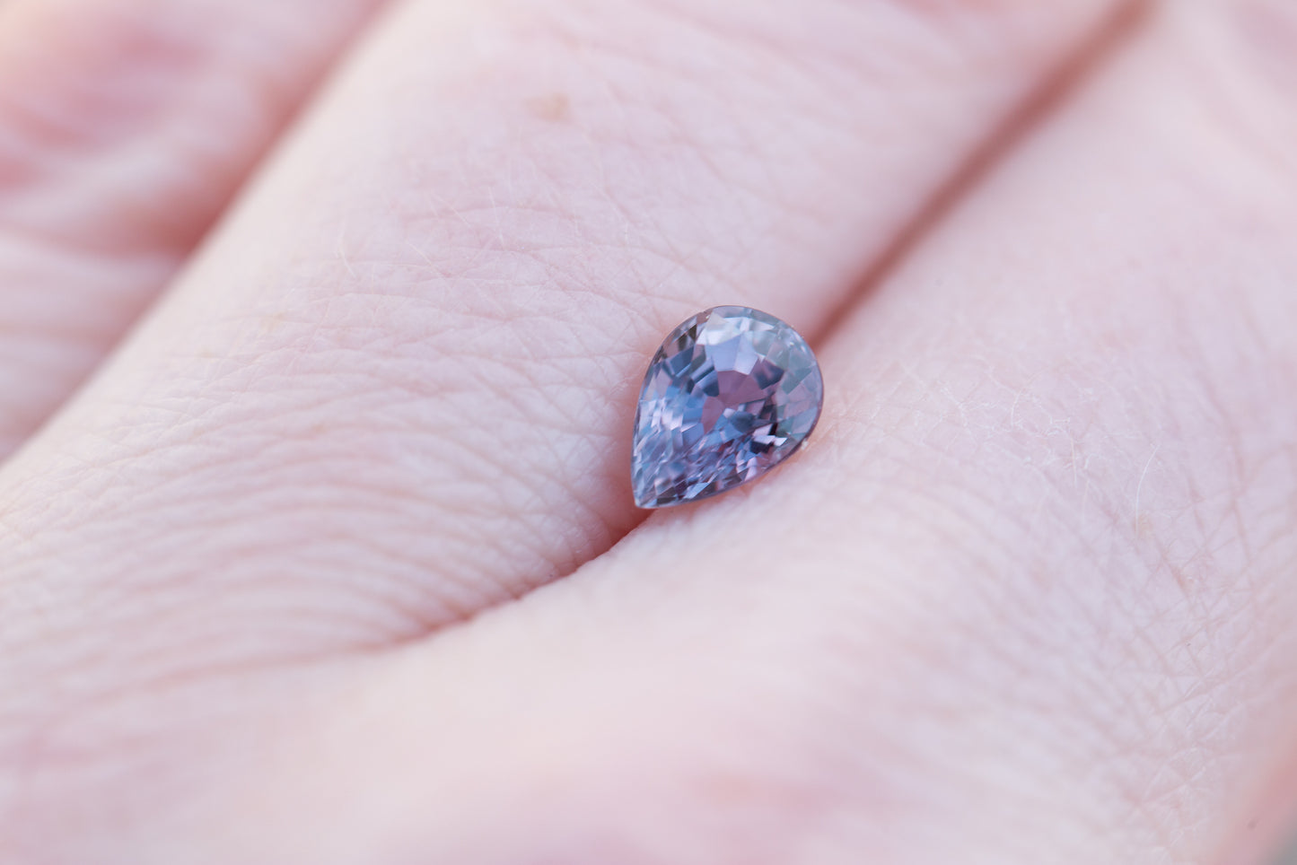 Load image into Gallery viewer, 1.08ct pear purple/mauve sapphire
