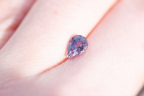 Load image into Gallery viewer, 1.08ct pear purple/mauve sapphire
