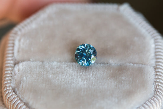 Load image into Gallery viewer, .86ct blue green Montana sapphire
