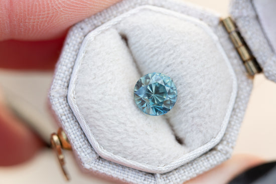 Load image into Gallery viewer, 1.7ct round light teal sapphire
