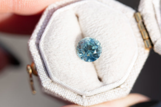 Load image into Gallery viewer, 1.7ct round light teal sapphire

