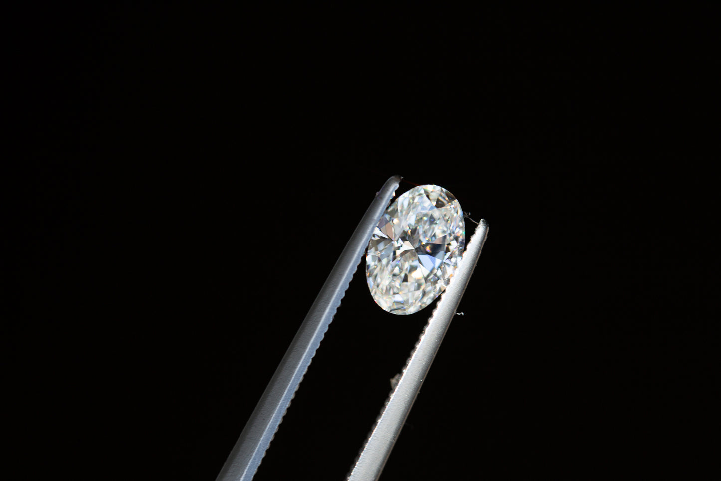 Load image into Gallery viewer, .72ct oval lab grown diamond
