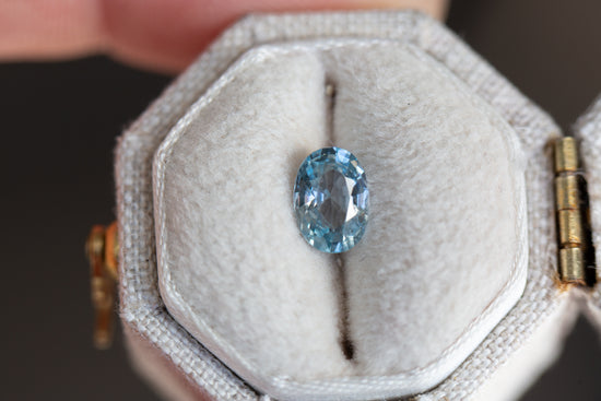 Load image into Gallery viewer, .99ct oval light blue sapphire
