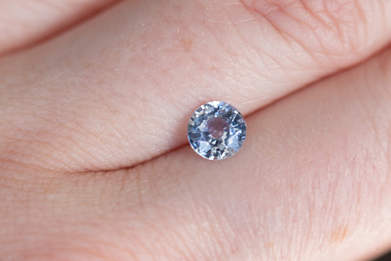 Load image into Gallery viewer, 1.08ct round light blue sapphire
