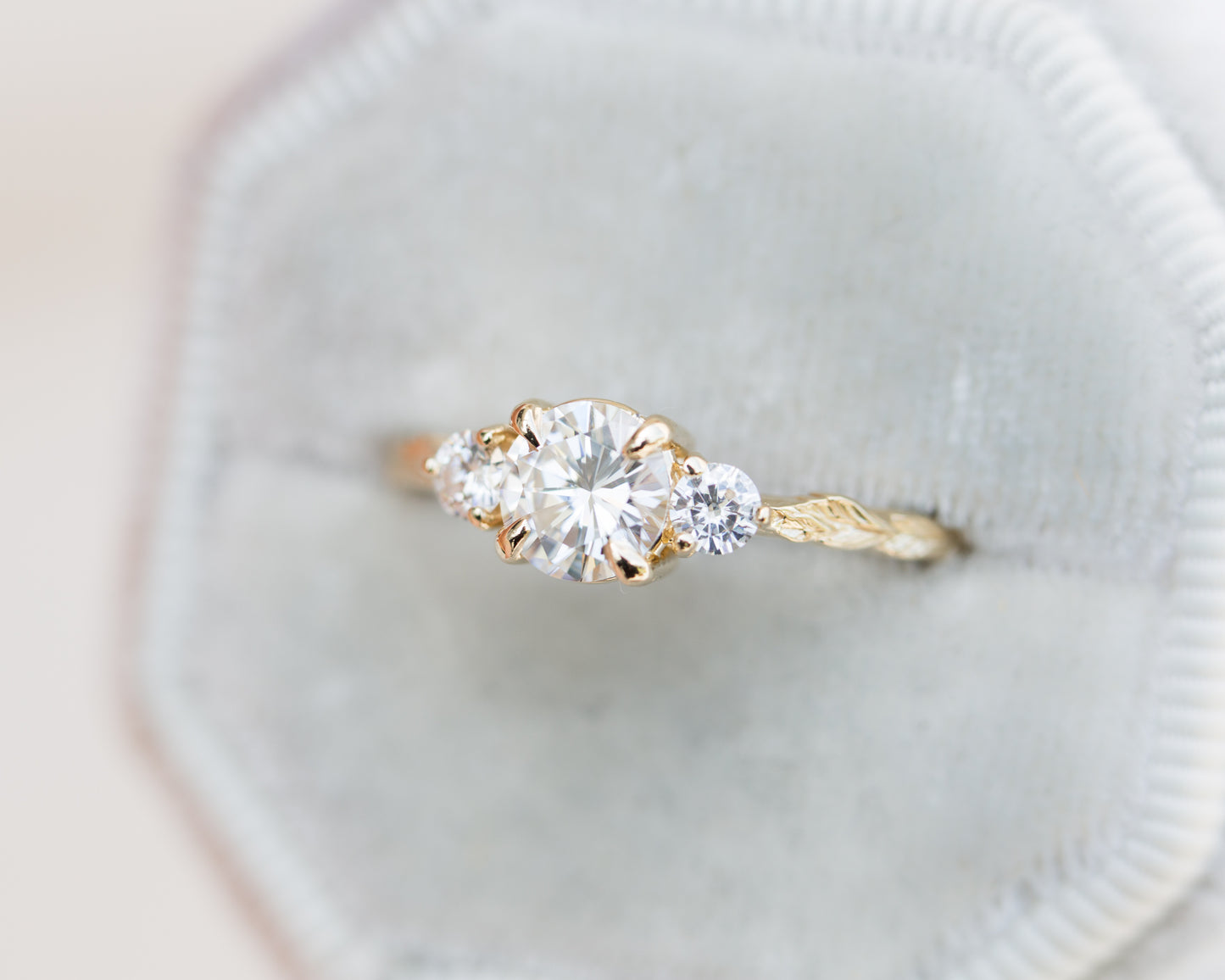 Load image into Gallery viewer, Round moissanite three stone leaf ring
