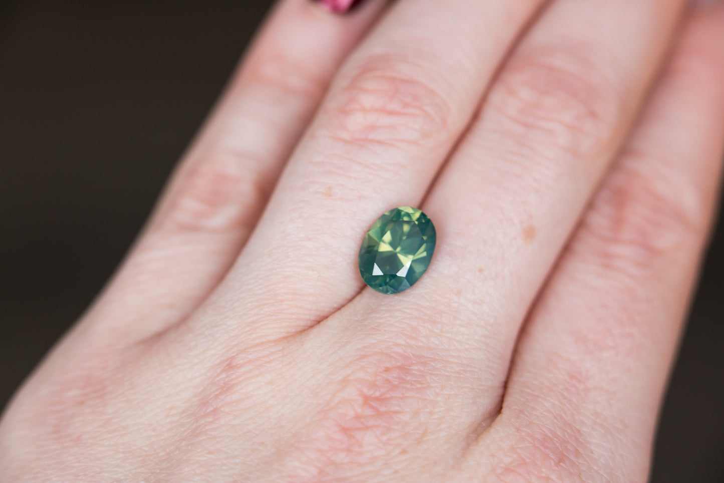 Load image into Gallery viewer, 4.64ct oval opalescent teal green sapphire

