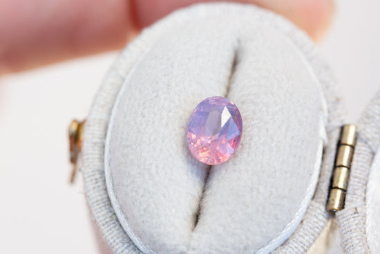 Load image into Gallery viewer, 1.53ct oval opalescent pink purple sapphire
