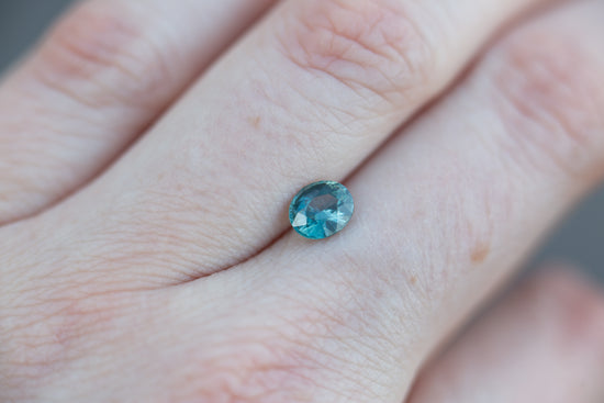 Load image into Gallery viewer, 1.03ct oval teal sapphire
