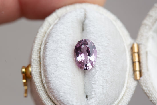 Load image into Gallery viewer, 1.5ct oval medium pink sapphire
