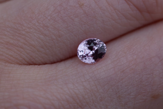 Load image into Gallery viewer, .97ct oval light pink sapphire

