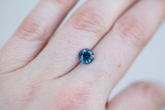 Load image into Gallery viewer, 1.71ct round blue sapphire
