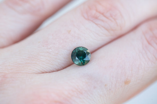 Load image into Gallery viewer, 1.48ct round deep green sapphire
