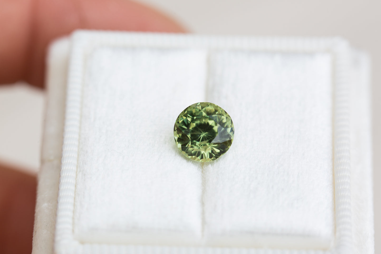 Load image into Gallery viewer, 2.15ct round green sapphire
