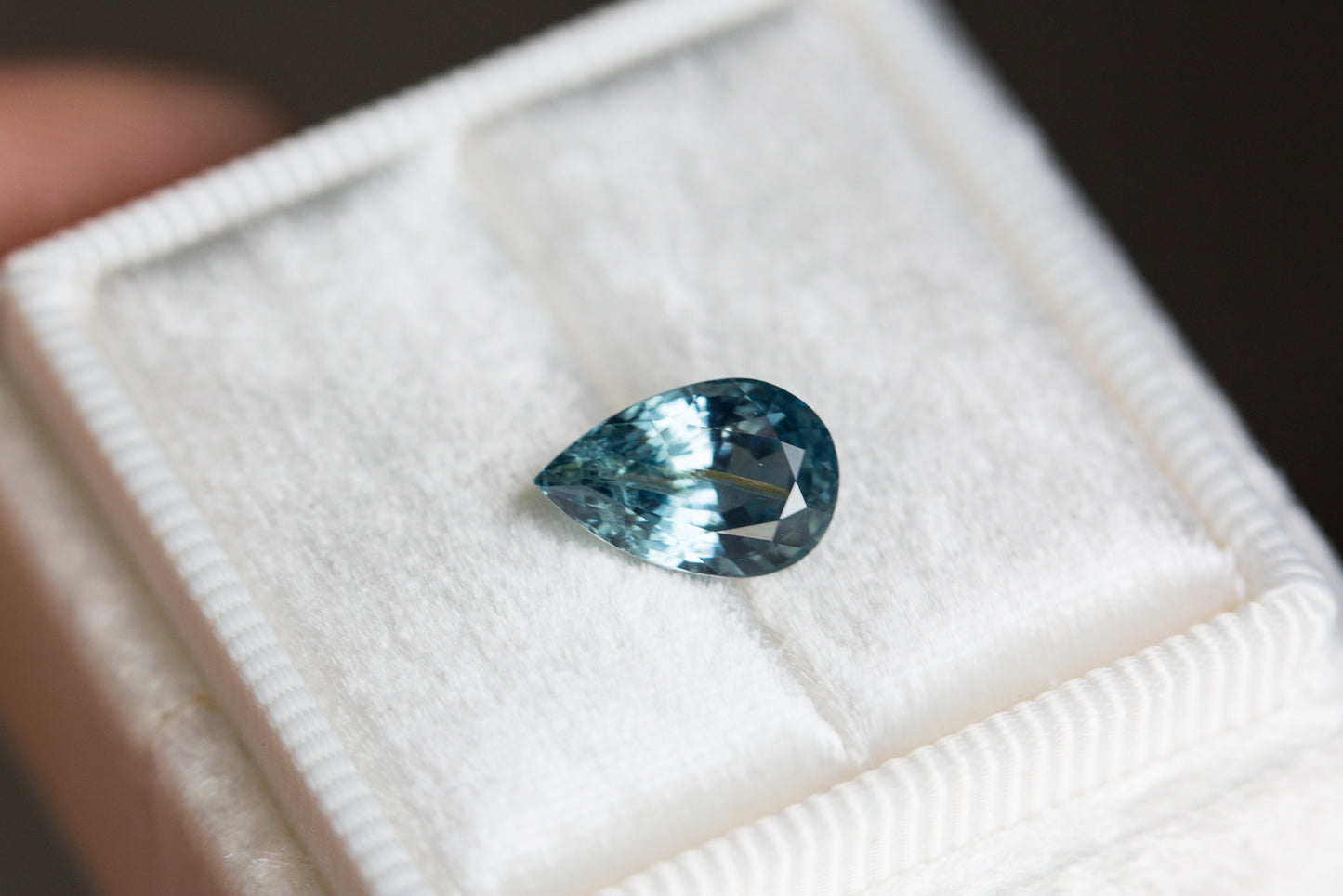 Load image into Gallery viewer, 2.56ct pear blue teal sapphire
