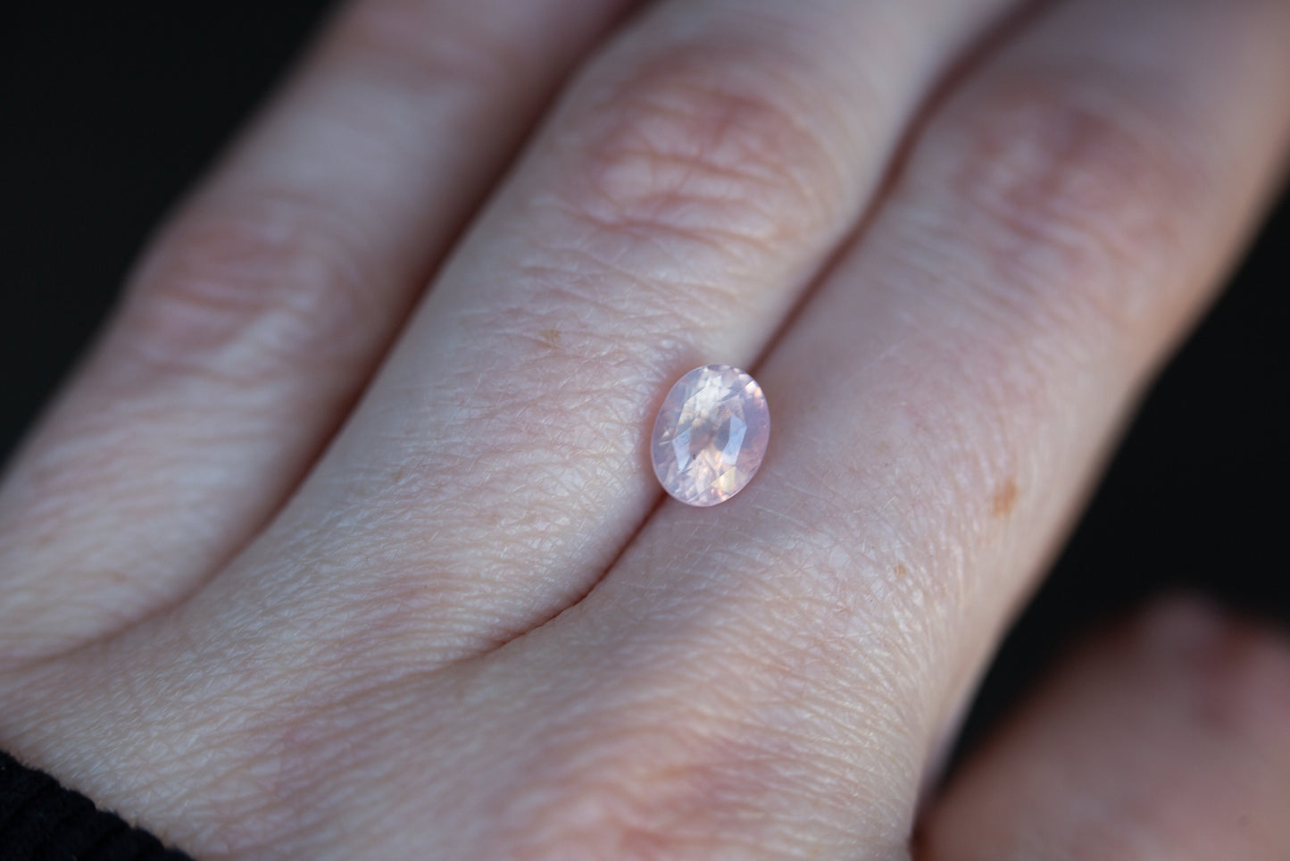 Load image into Gallery viewer, 1.67ct oval opalescent pink sapphire
