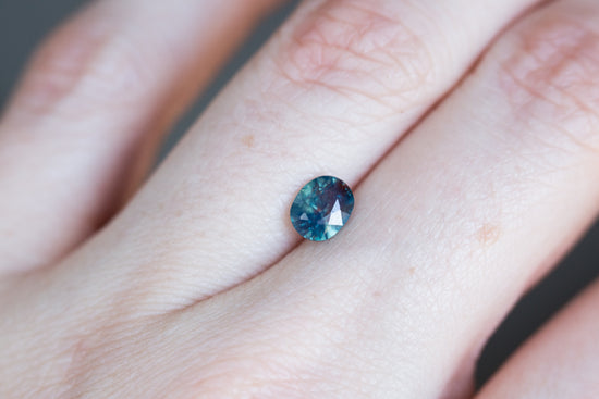 Load image into Gallery viewer, .96ct oval opalescent teal sapphire
