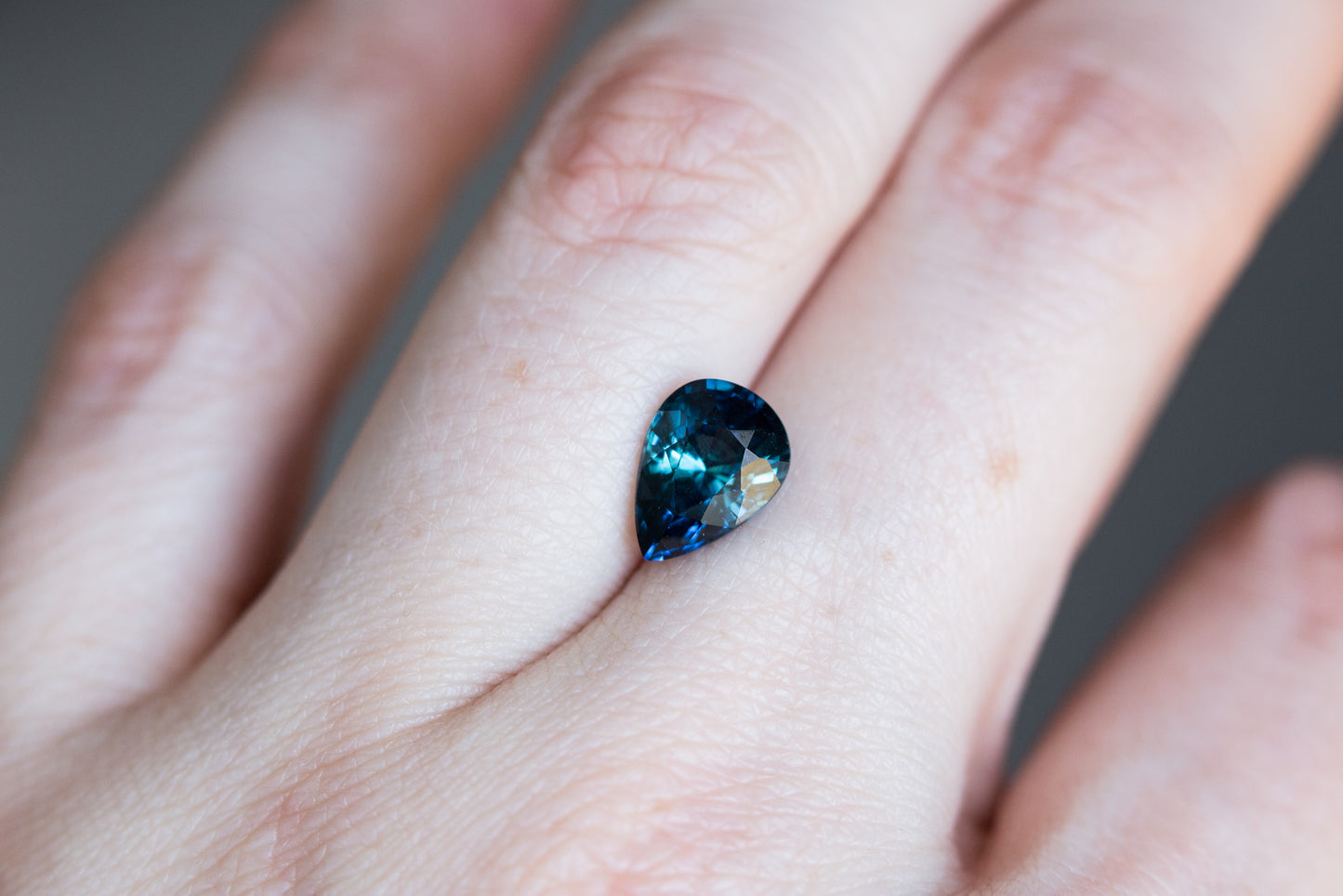 Load image into Gallery viewer, 2.51ct pear blue green sapphire
